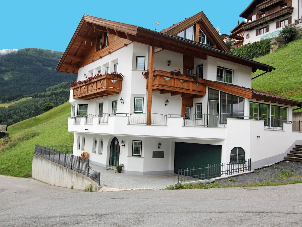 Hotel Apartment In Tyrol Near Ski Slopes