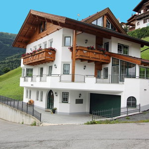 Hotel Apartment In Tyrol Near Ski Slopes cazare Fliess