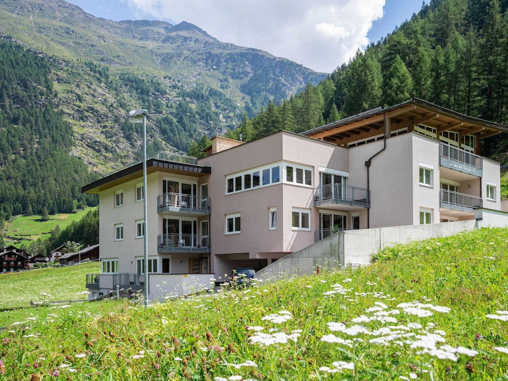 Hotel Holiday Apartment In Zwieselstein Near Solden