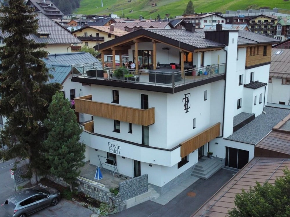 Hotel Apartment With Whirlpool Bathtub In St. Anton