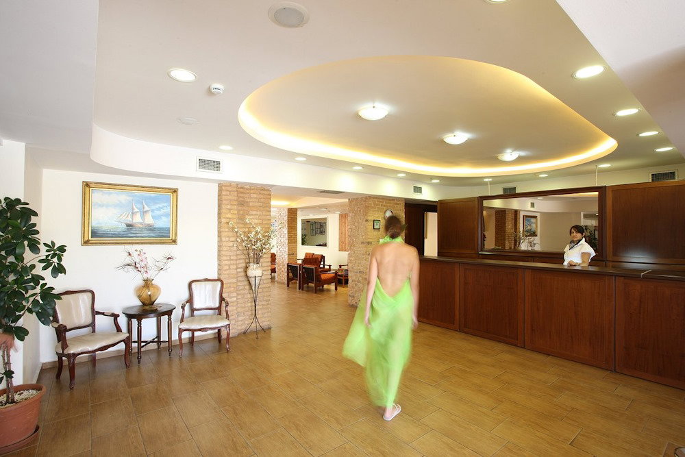 dal travel Triton Hotel