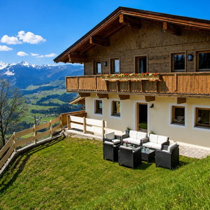 Hotel Gorgeous Chalet With Hot Tub In Tyrol cazare Hopfgarten im Brixental