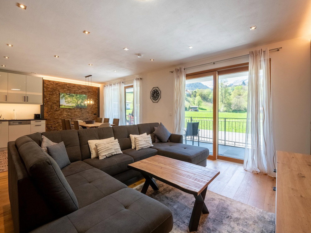 Hotel Spacious Holiday Apartment Near Kitzbuhel