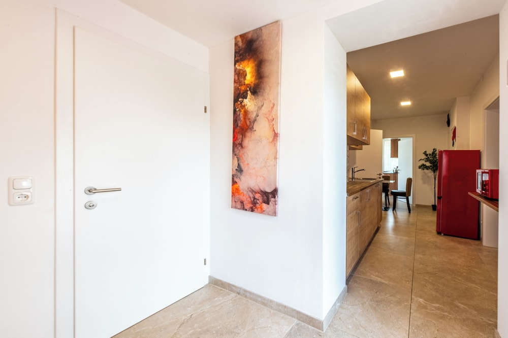 Hotel Ys Apartments E.u.