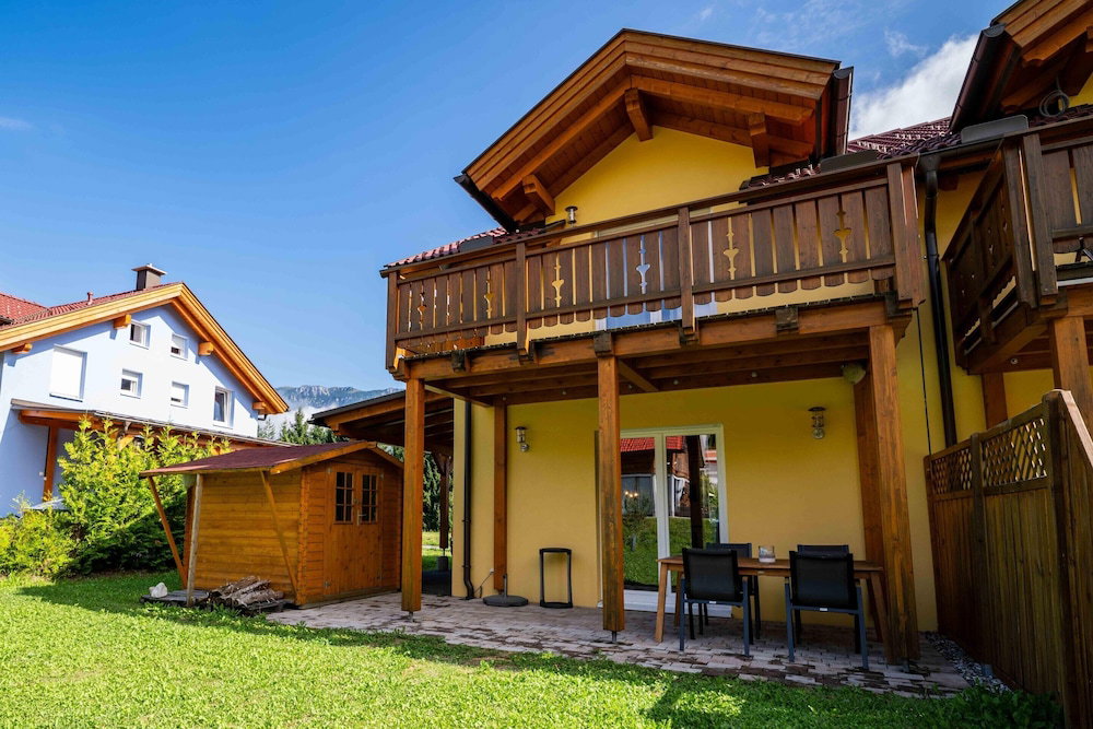 Hotel Villa With Terrace, Sauna Near The Border Triangle