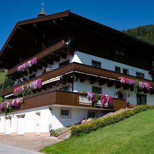 Hotel Cozy Apartment In Mühlbach With Garden Near Ski Slopes cazare Hollersbach im Pinzgau