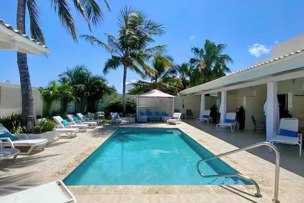 Hotel Yoyita Suites Aruba