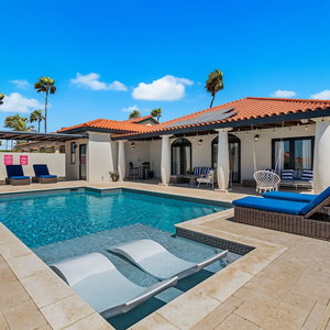 Hotel Newly Remodeled 5-Bedroom 5-Bath In Tierra Del Sol! cazare Tanki Leendert