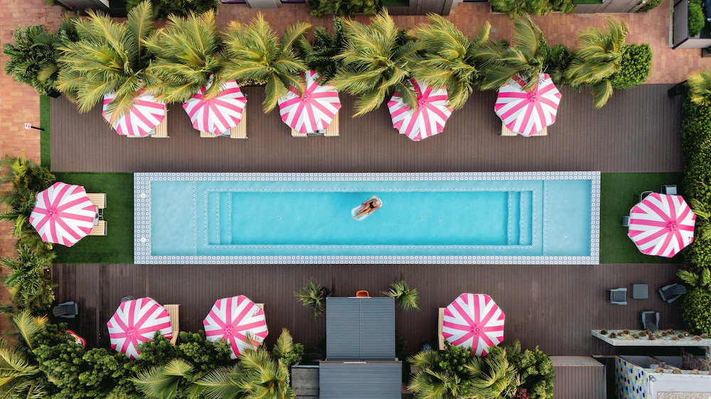 Hotel Privada Stays - Private Pools & Colorful-Chic Boutique Hotel
