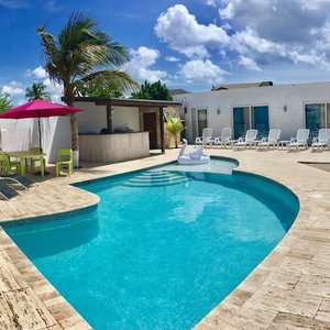 Hotel Genesis Apartments cazare Tanki Leendert