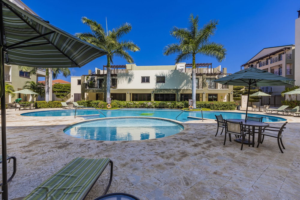 Hotel Palm Aruba Condos
