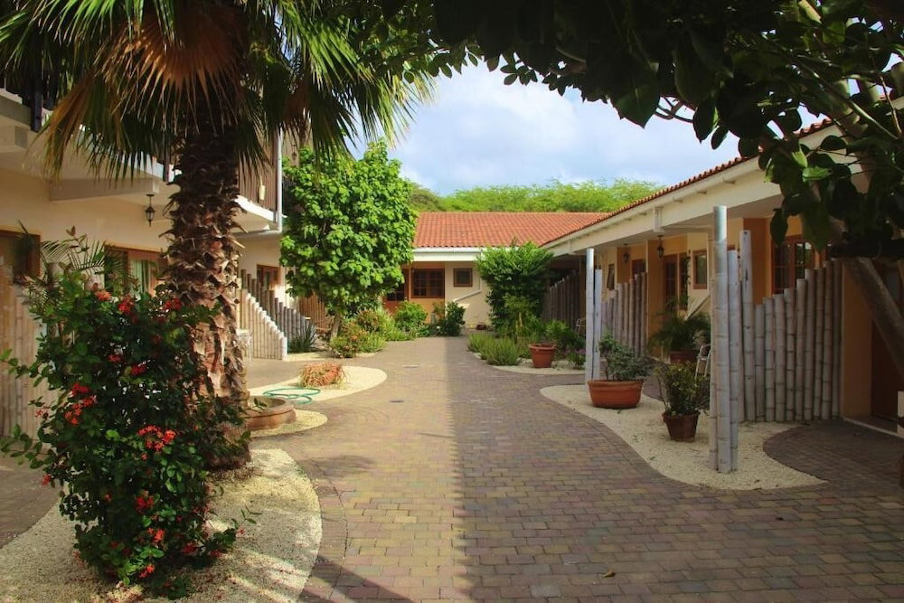 Hotel Camacuri Residence