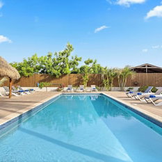 Hotel Turibana Plaza cazare Tanki Leendert