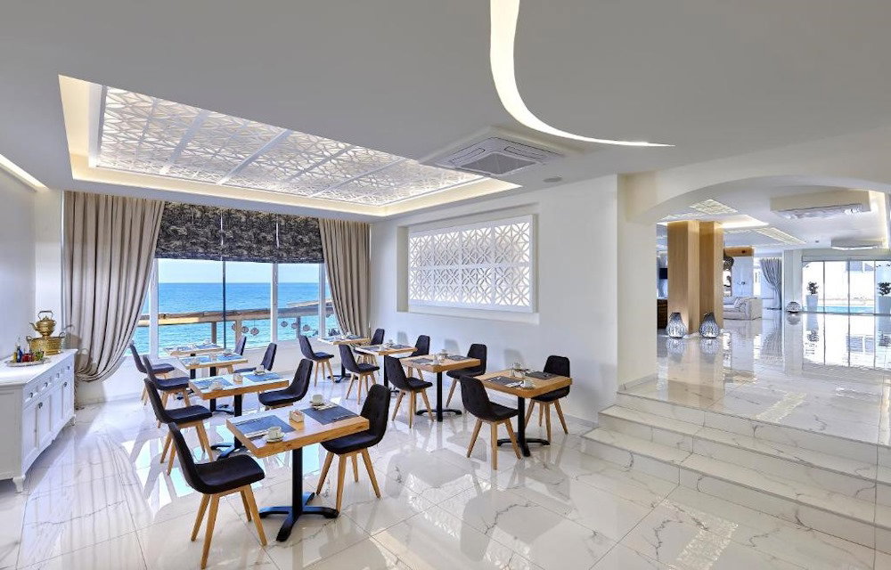 Vasia Boulevard (Adults Only)