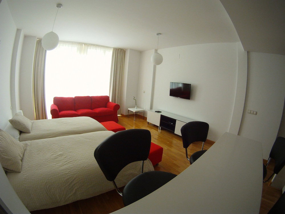 Hotel Debambãº