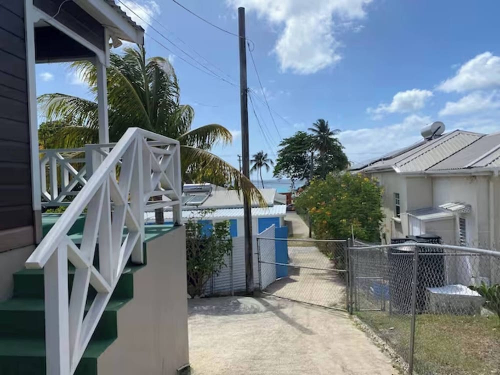 Hotel Sheridan's Place - 1 Minute Walk To The Beach