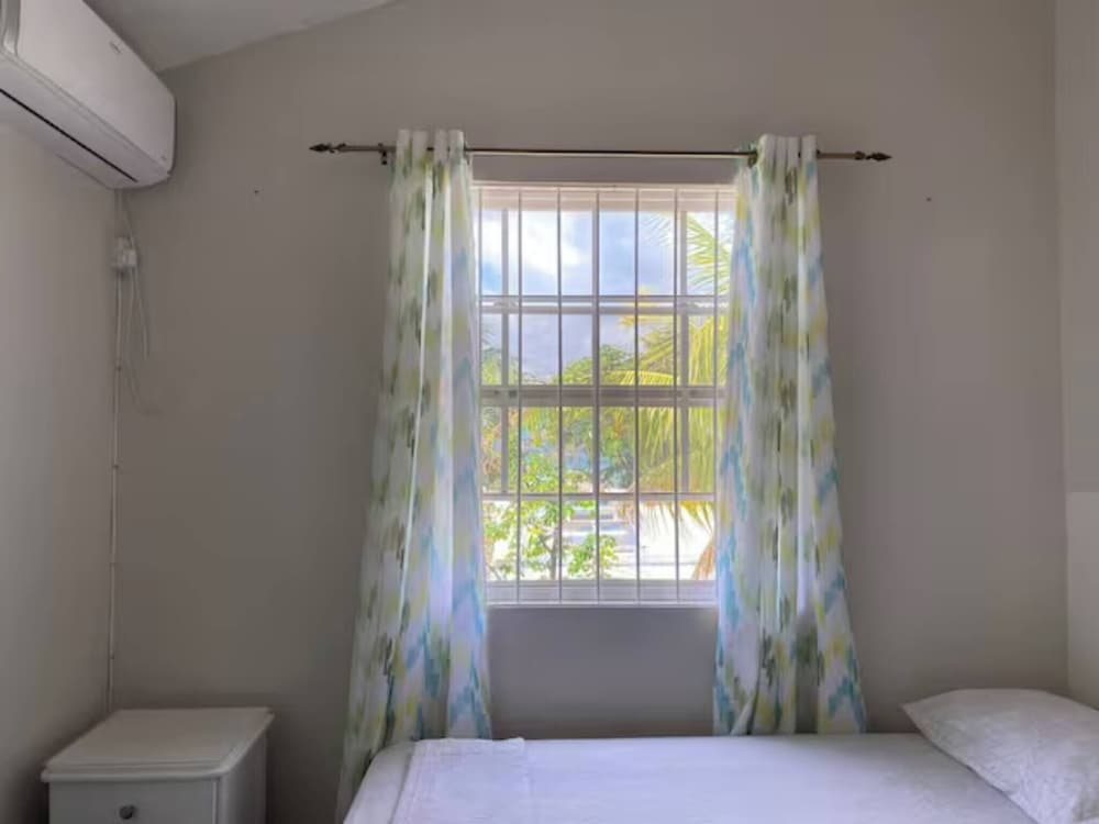 Sheridan's Place - 1 Minute Walk To The Beach