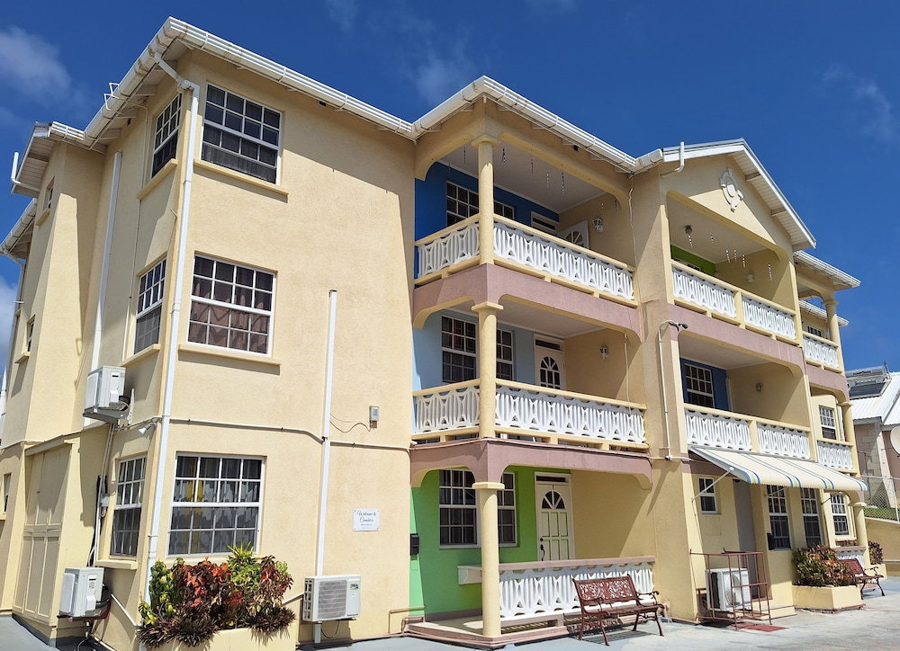 Hotel Cumber's Tropical Apartments