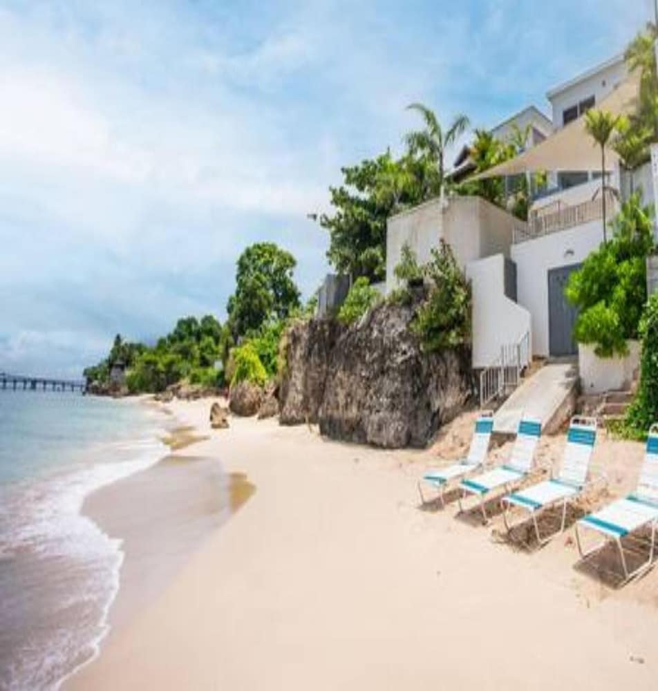 Hotel Villa Francoise - 4 Bedroom Beachfront W Pool