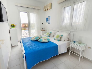 dal travel White Blue Villa