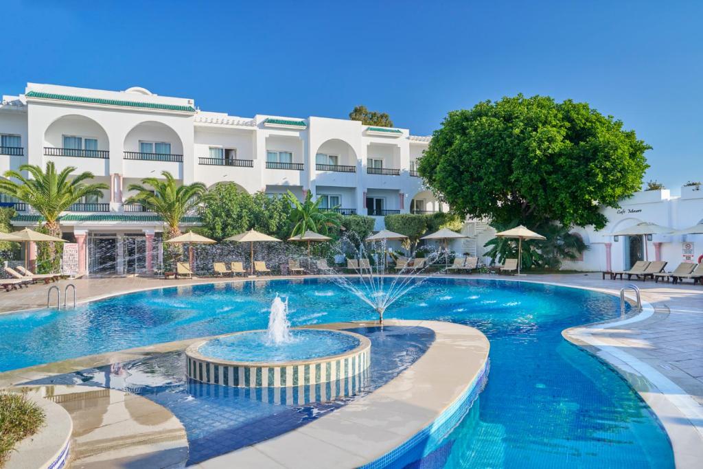 dal travel Royal Nozha Beach