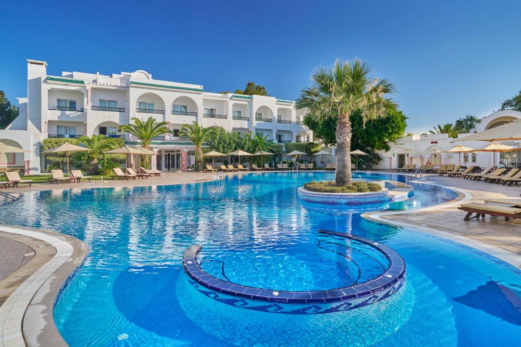dal travel Royal Nozha Beach