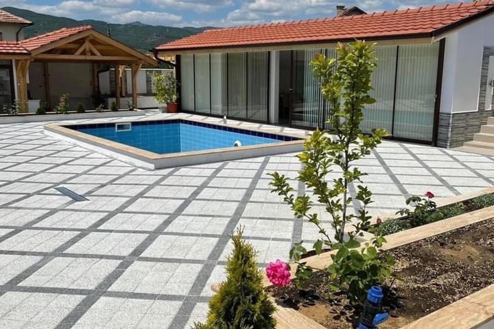 Hotel Sleeps13-Privatepool-Aircon-Familyfriendly