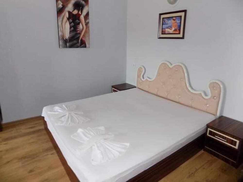 Guest House & Rooms Chris Toros