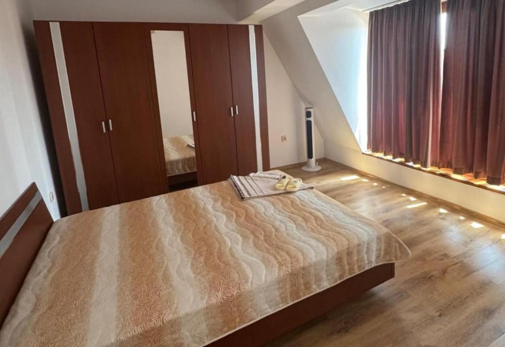 Apartment Sleeps 6- Free Parking- Balcony