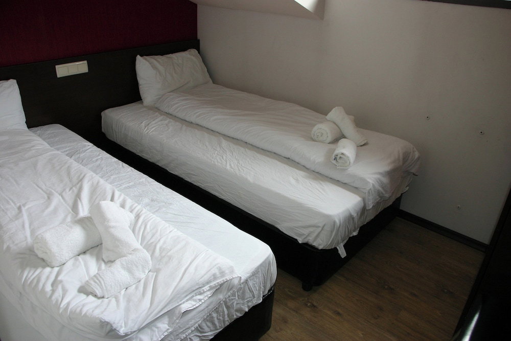 Hotel 1 Bed - Sleeps 4 - Pets - Pool - Mtn Views
