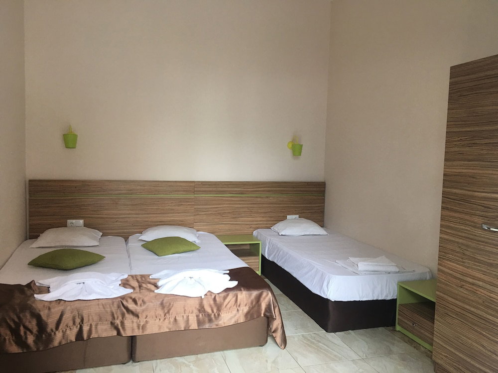Hotel Flower Street Luxury Studios In Palm Residence
