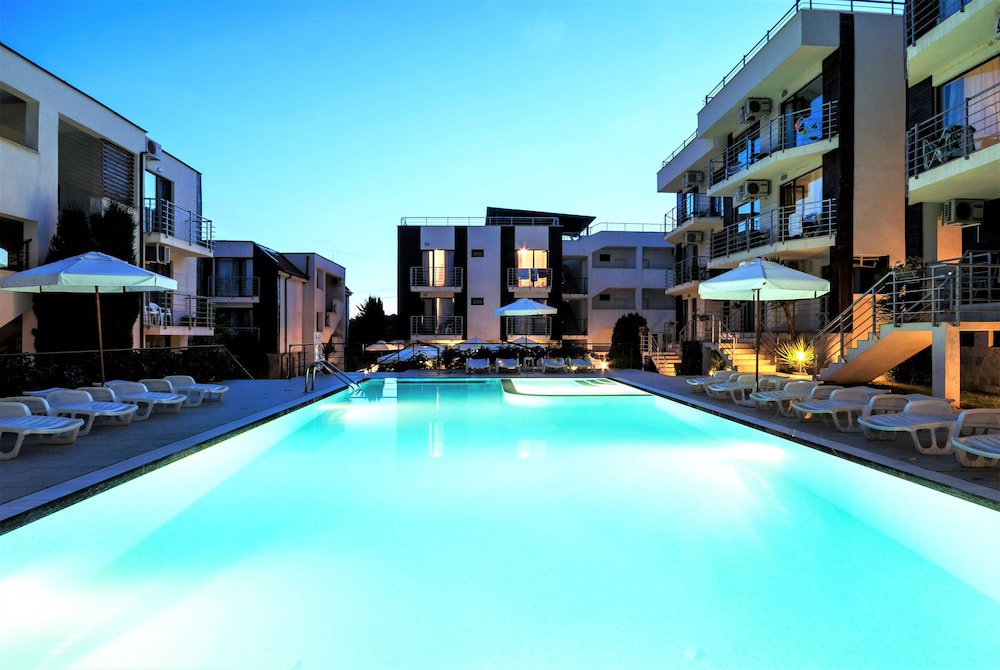 Hotel New Line Village Apartments