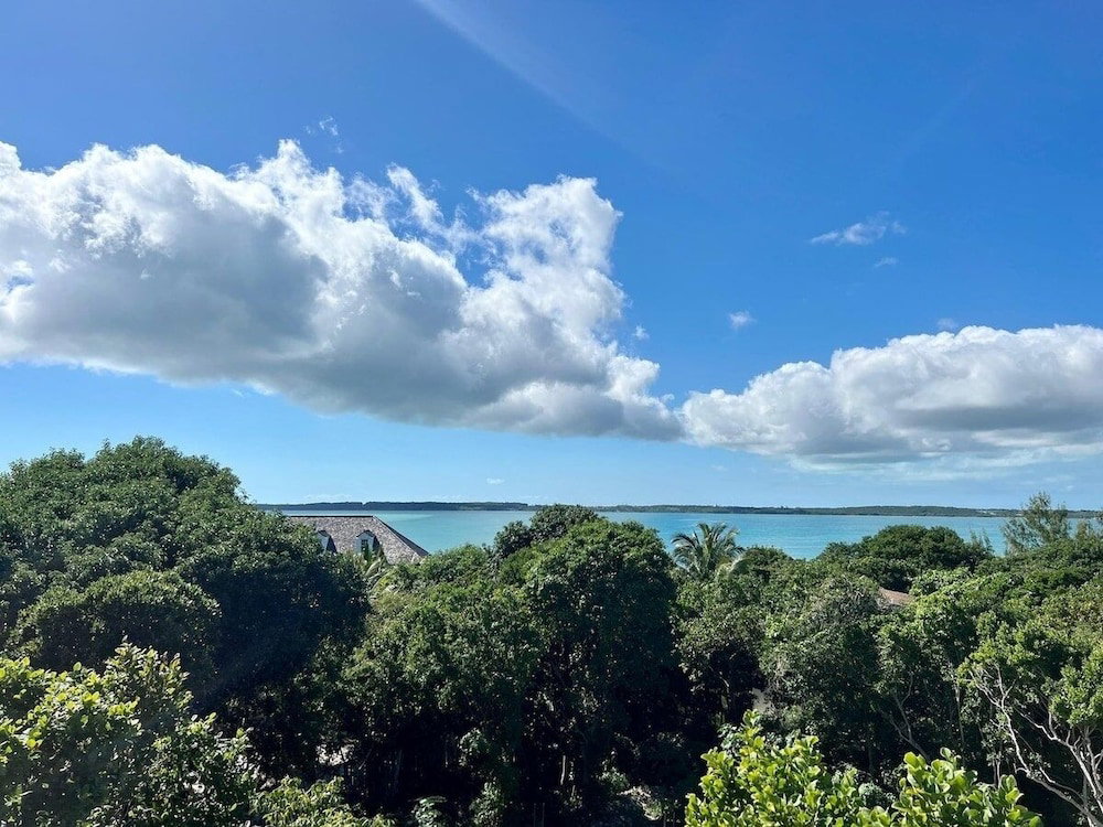 Hotel Chat N Chill - Top Floor Condo, Walk To Pink Sands Beach 2 Bedroom Townhouse