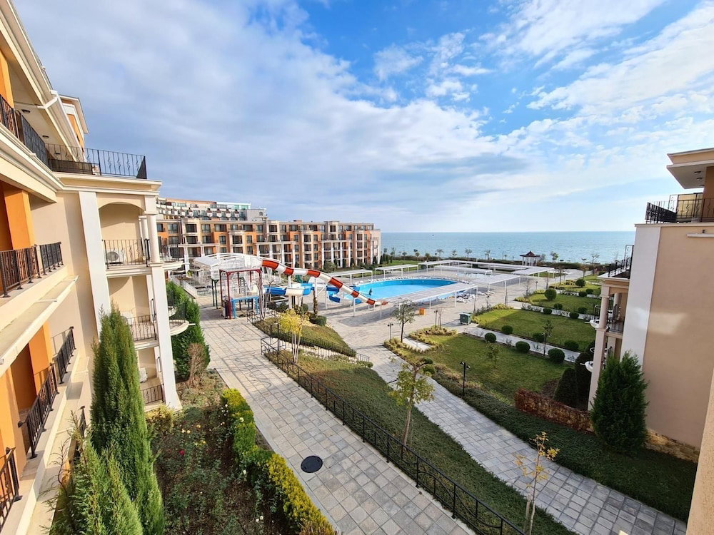 Hotel Private Apartments In Premier Fort Beach Sveti Vlas