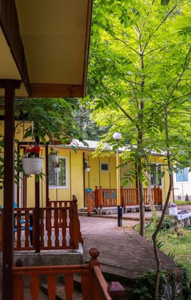 Hotel Welcoming Bungalow In Petrich