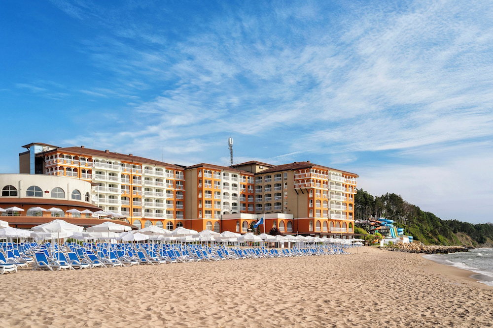 Hotel Sol Luna Bay Resort