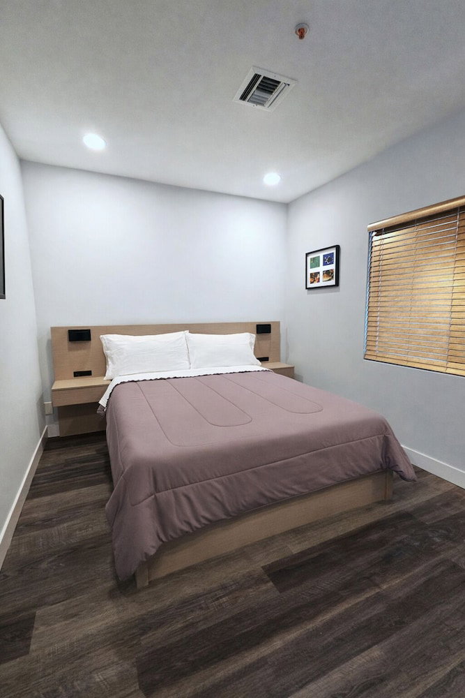 Hotel Xquisite Suites