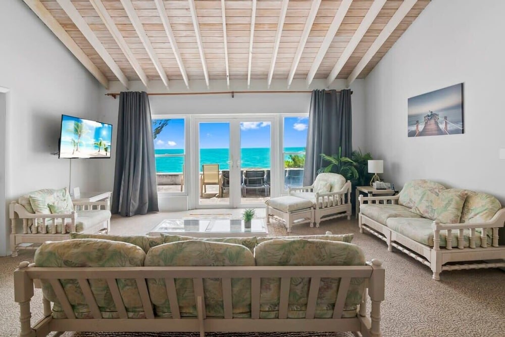 Hotel Beachfront White Palm Villa - Tar Bay