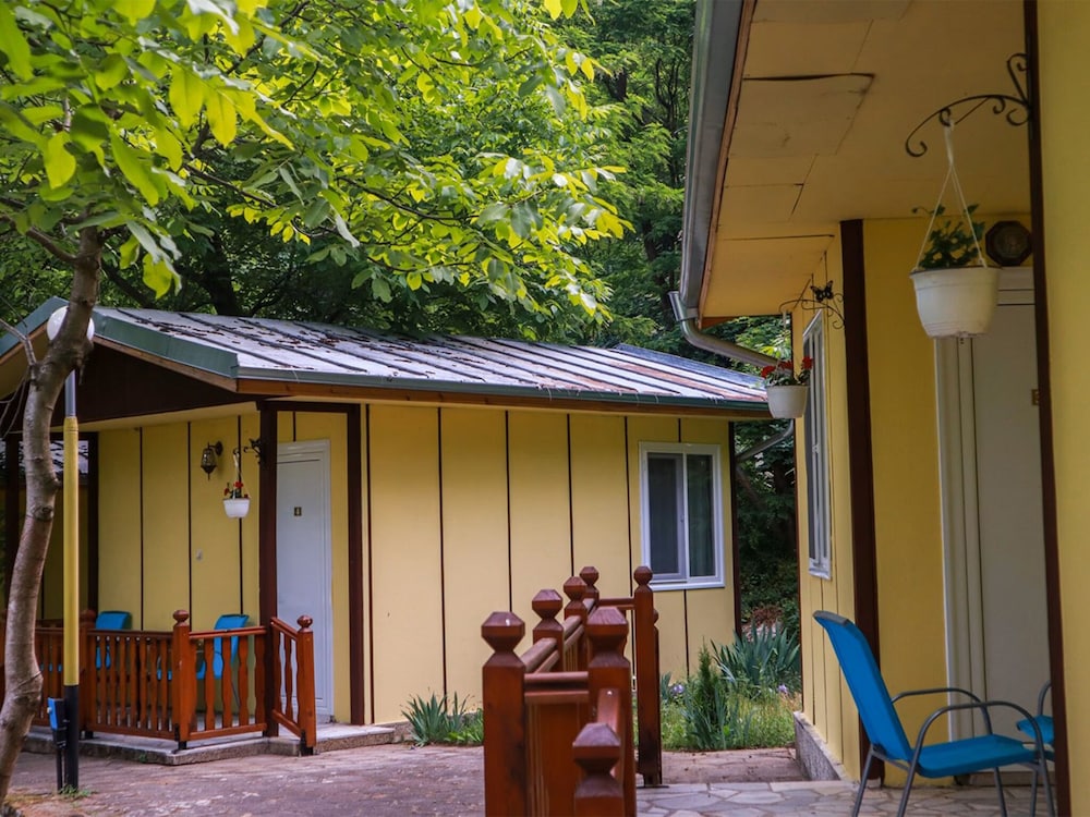 Hotel Ideal Bungalow For 2 Or 3 Guests Surrounded By A Lovely Garden