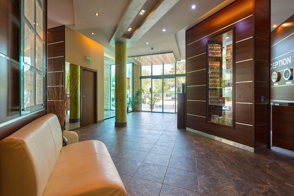 L&B Hotel