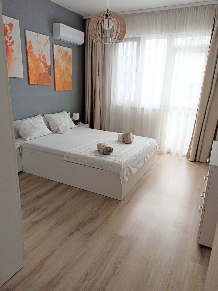 Sea Holisays -4 Rooms Apartment, Burgas, Bulgaria