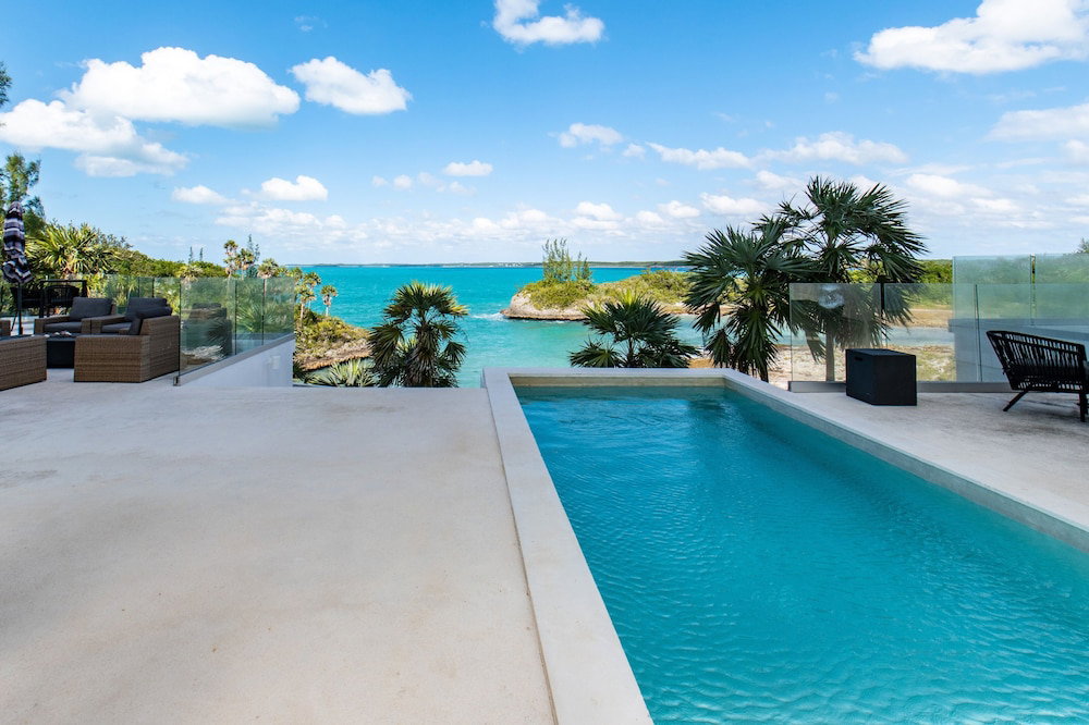 Hotel Sky Cove 6 Bedroom Home