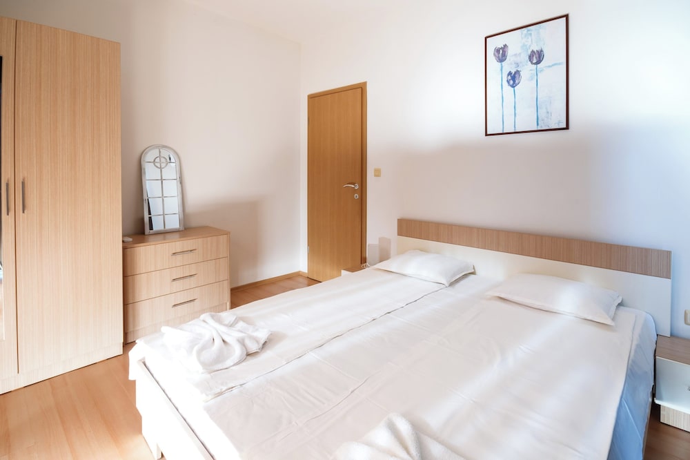 Charming 1 Bedroom Apartment For Up To 4 Guests