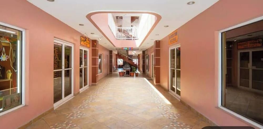 Hotel Paradise Apartment And Single Room