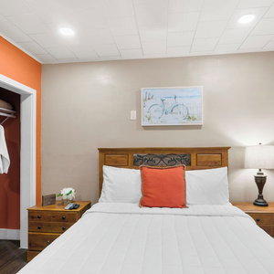 Hotel Legacy Beach Suites cazare George Town