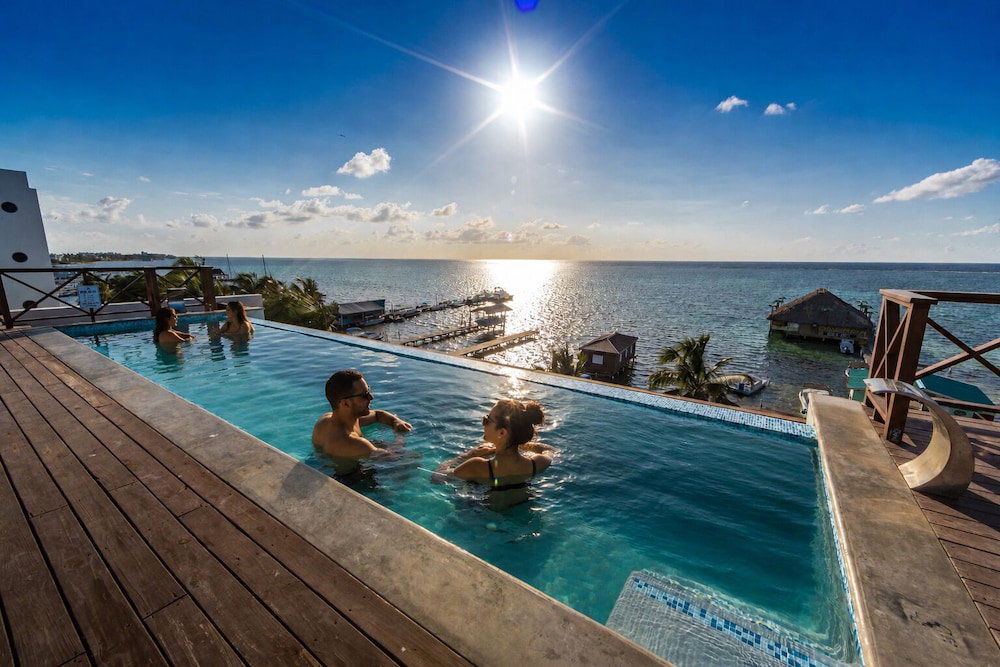 Hotel Sandbar Beachfront Hotel & Hostel