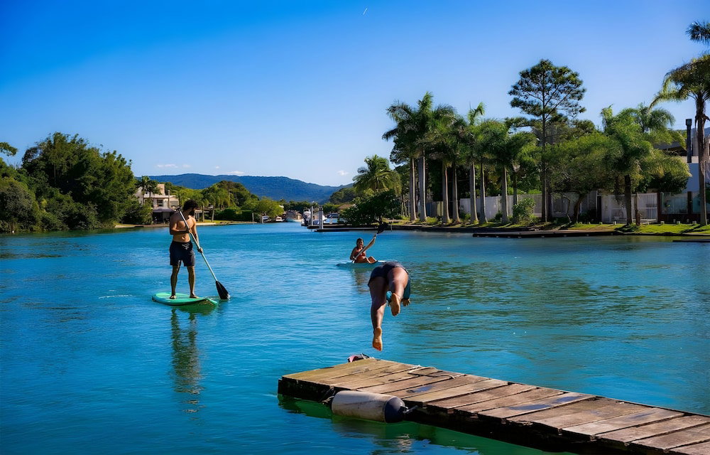 Hotel Nomades Riverside - Adventure Hostels & Coworking