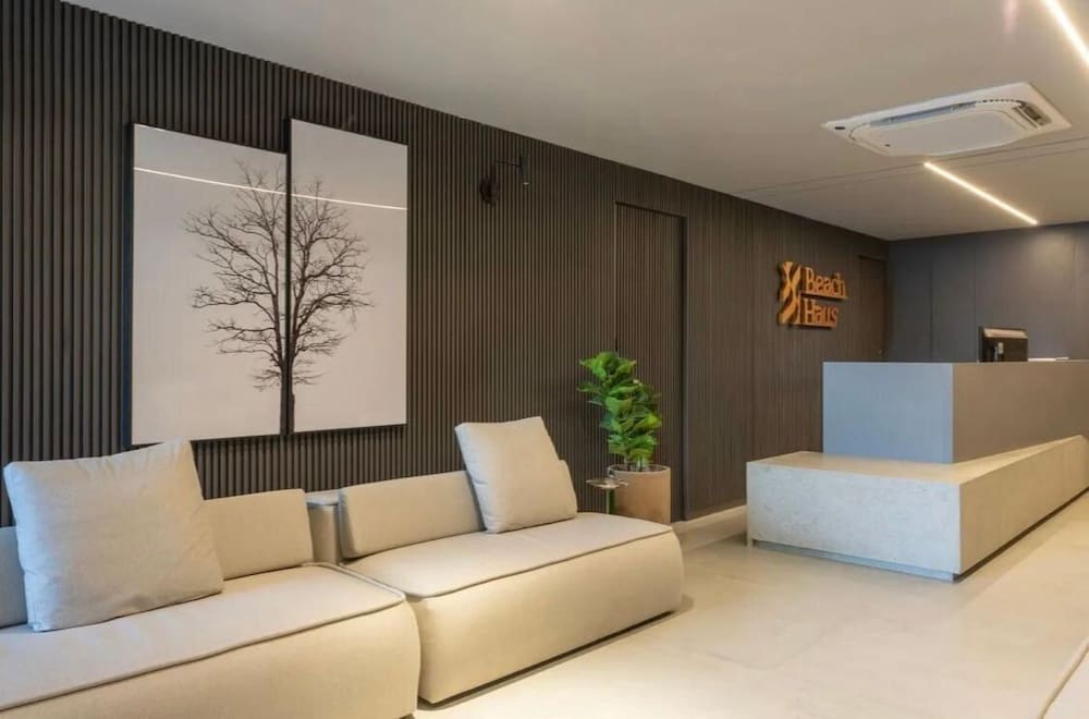 Hotel Beach Haus By Azzure Homes