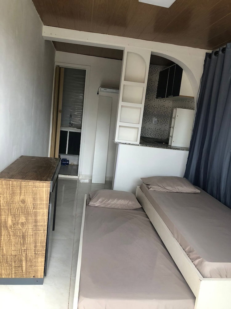 Hotel Container Black