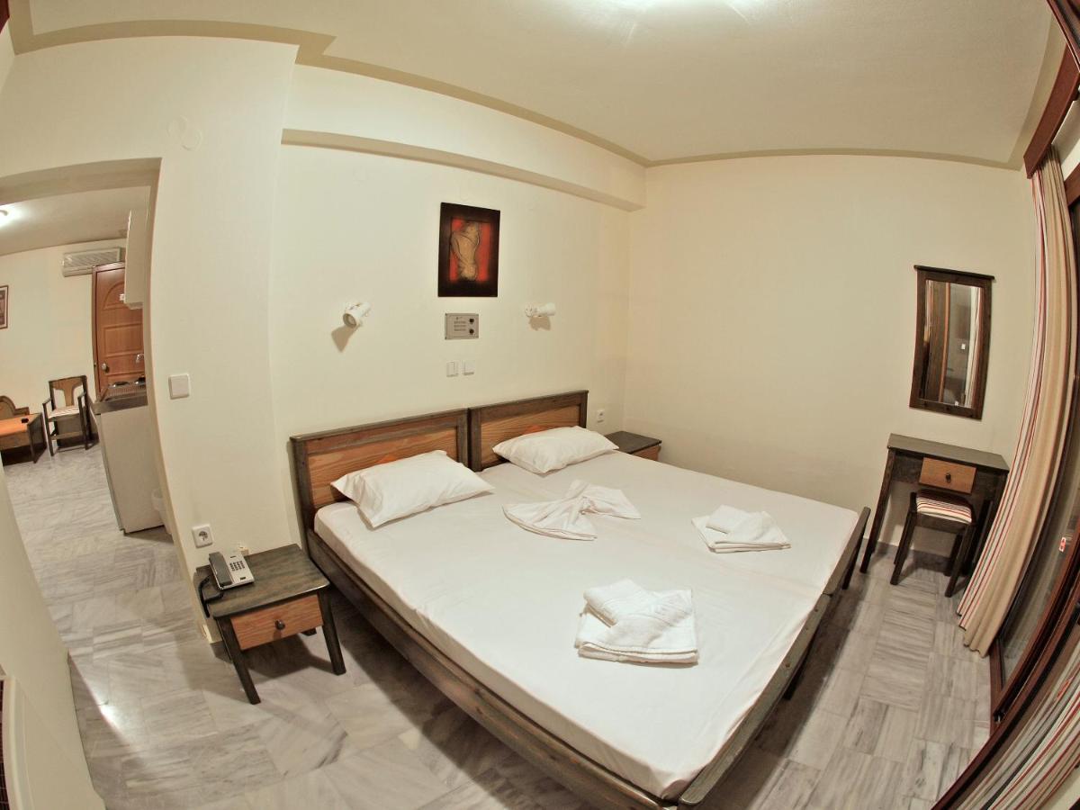 Alexandros M Hotel